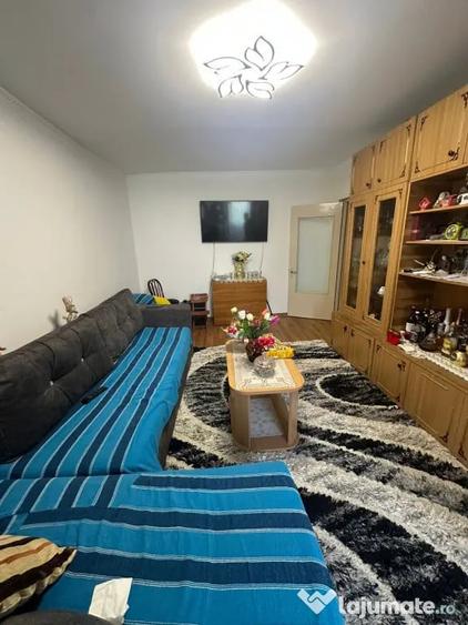 Apartament cu 3 camere decomandat în Calarași 4