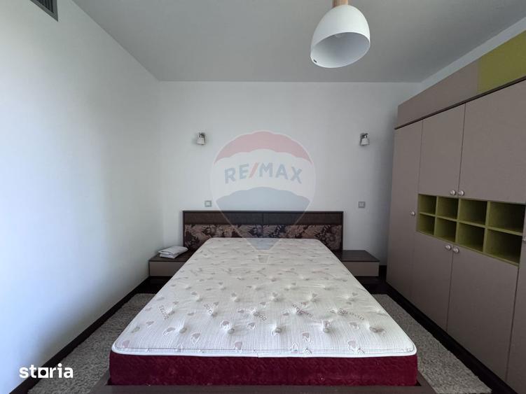 Apartament cu 3 camere, mobilat în Văcăresti