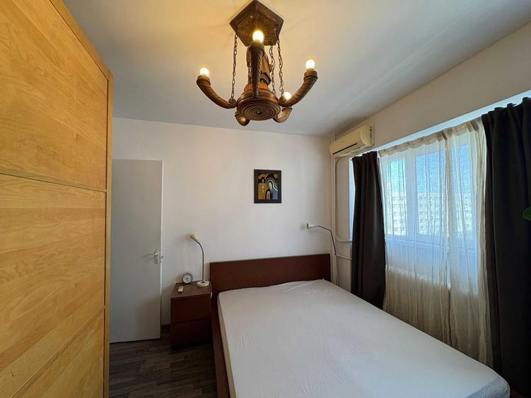 Apartament cu 3 camere decomandat în Teiul Doamnei