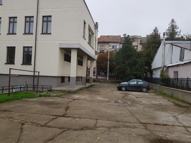 Birou, de 264 mp, în Central