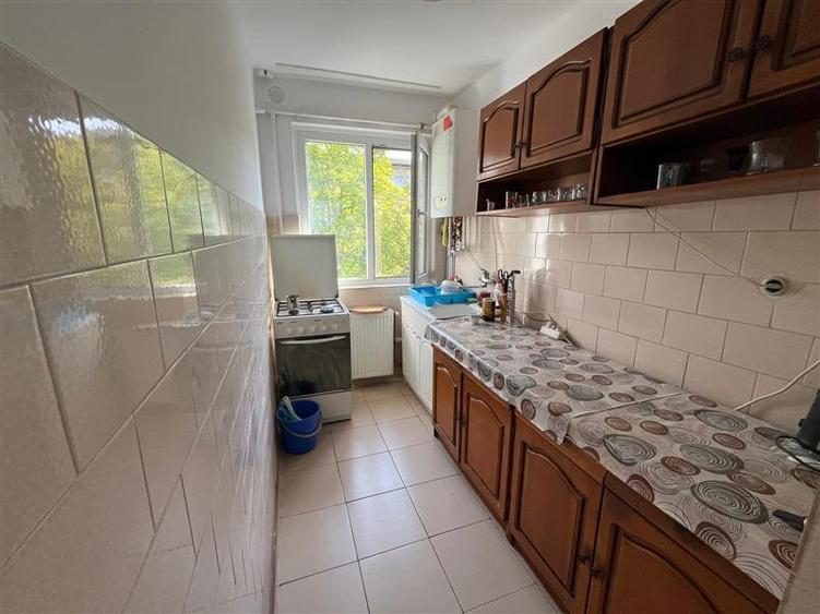 Apartament cu 4 camere semidecomandat, mobilat în Nord