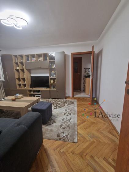 Apartament cu 3 camere semidecomandat, mobilat în Florilor