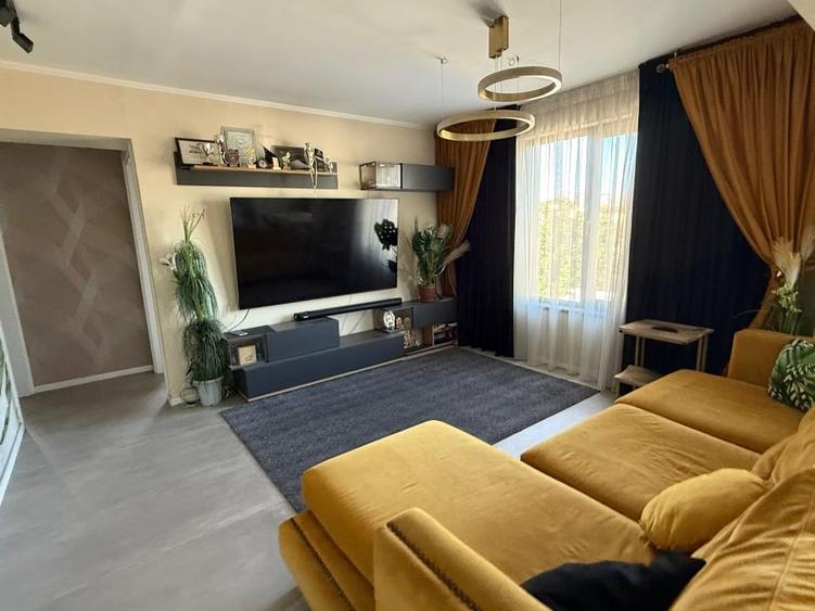 Apartament cu 4 camere decomandat, mobilat în Brâncoveanu