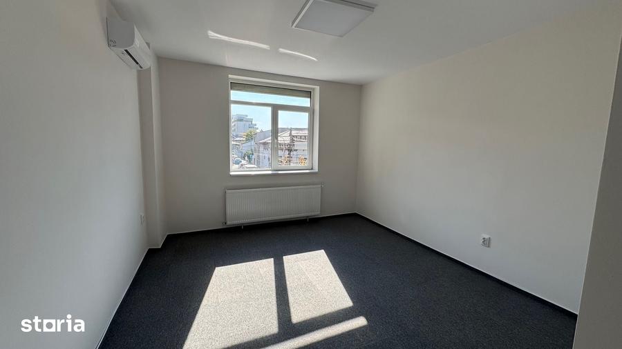 Casă cu 9 camere cu Teren 120 Mp în Cantemir