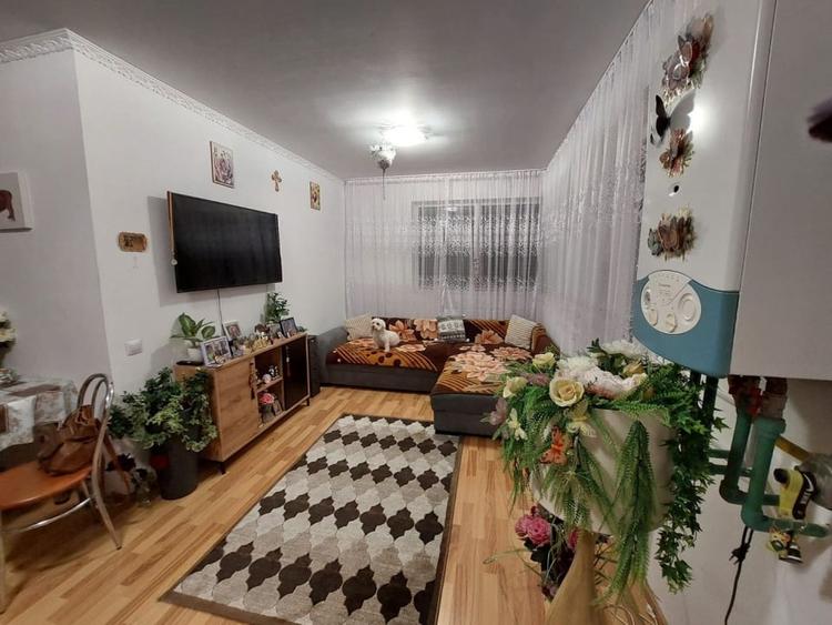 Apartament cu 3 camere semidecomandat, mobilat în Florești — fotografia 1