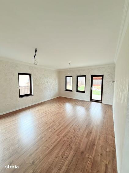 Casă cu 3 camere cu Teren 300 Mp în Central