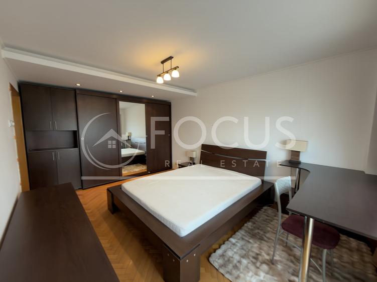 Apartament cu 3 camere semidecomandat, mobilat în Tei