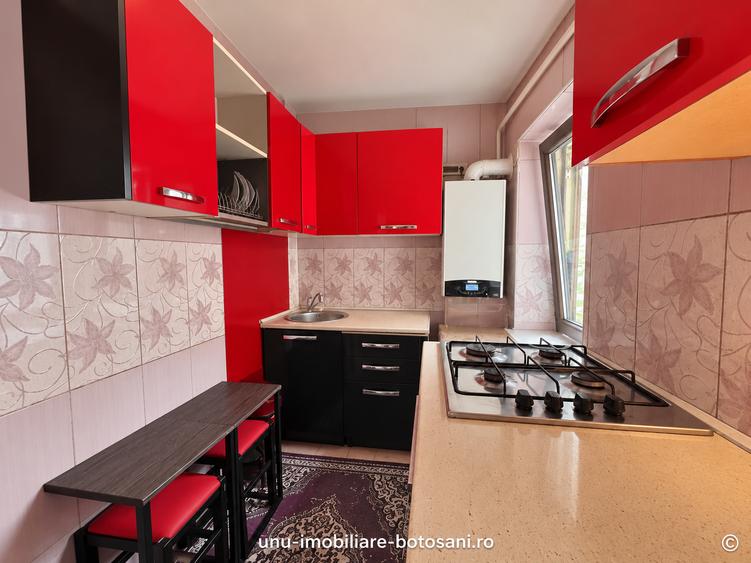 Apartament cu 3 camere decomandat în Central