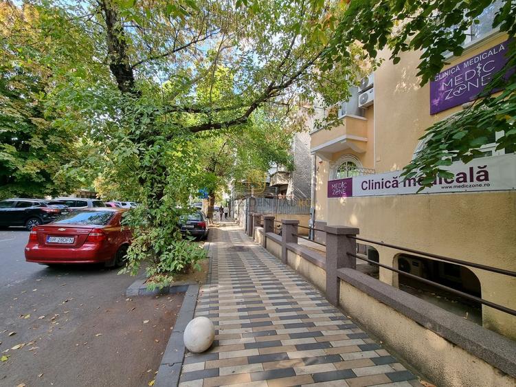 Casă individuală cu 5 camere cu Canalizare în Cotroceni