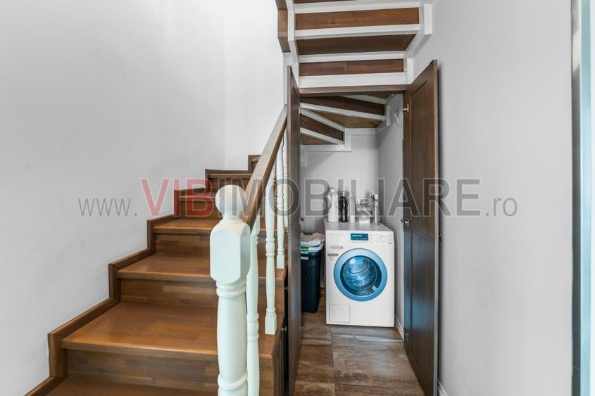 Apartament cu 5 camere decomandat, mobilat în Dămăroaia