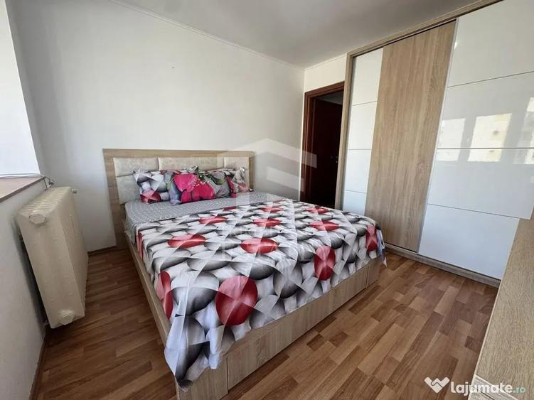 Apartament cu 3 camere semidecomandat în Tei