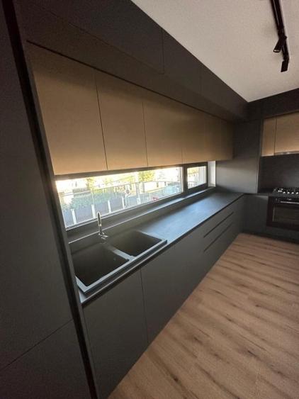 Apartament cu 4 camere semidecomandat, mobilat în Central