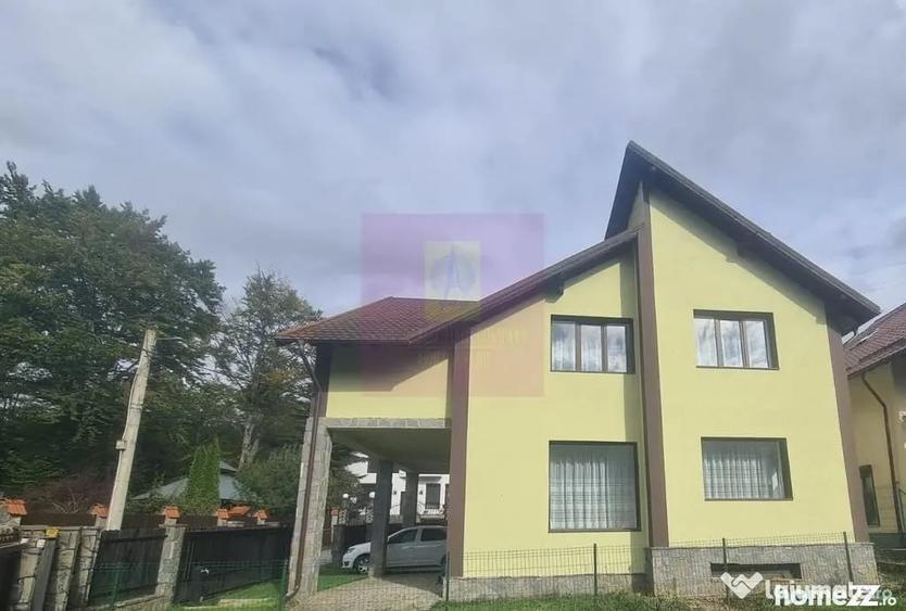 Casă cu 7 camere cu Teren 248 Mp în Piatra Arsă