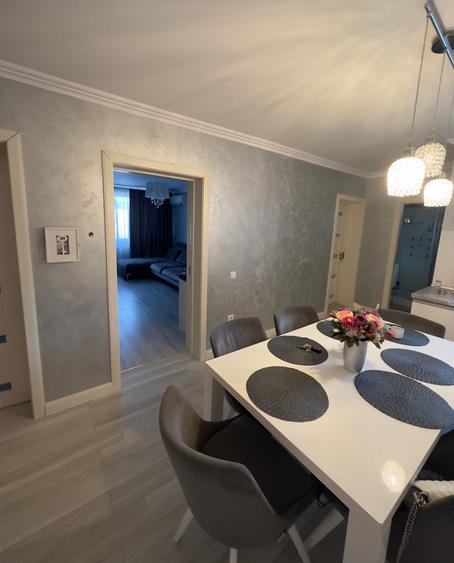 Apartament cu 3 camere decomandat în Central