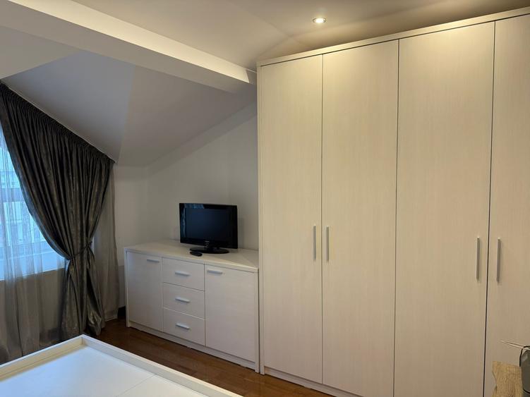 Apartament cu 3 camere decomandat, mobilat în Mărgeanului