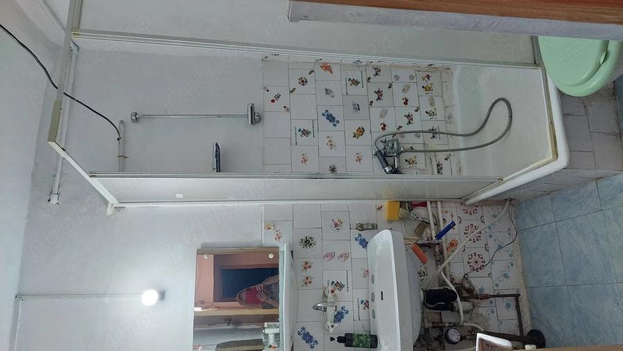 Apartament cu 4 camere decomandat în Lipovei