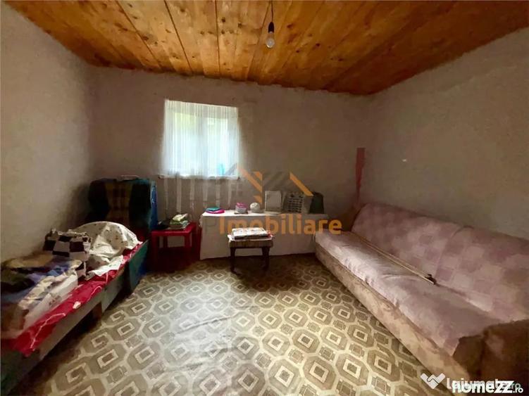 Casă cu 2 camere cu Teren 4000 Mp în Dernișoara