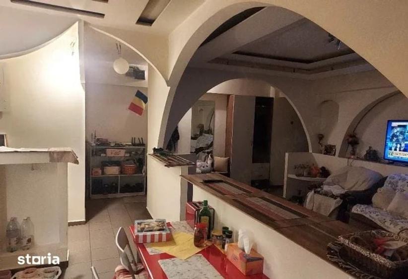 Apartament cu 3 camere decomandat în Gara de Nord