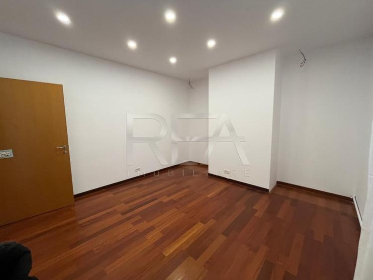 Apartament cu 5 camere decomandat în Primăverii