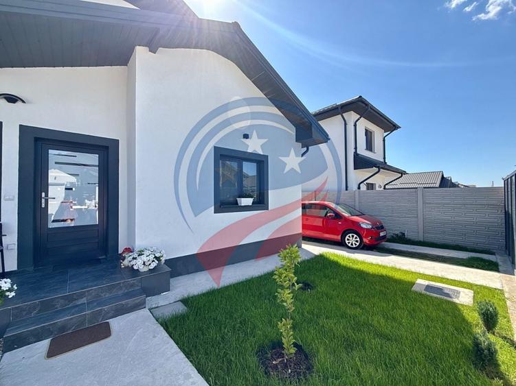 Casă individuală cu 3 camere cu Canalizare în Preajba