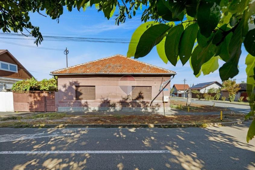 Casă individuală cu 4 camere cu Teren 785 Mp în Gai