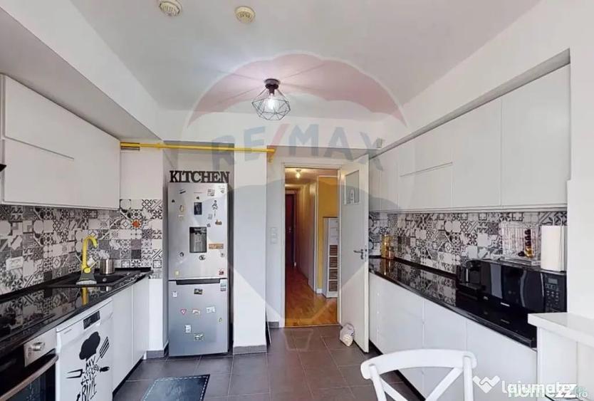 Apartament cu 3 camere semidecomandat în Sisești