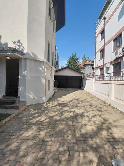 Apartament cu 4 camere semidecomandat în Aviatorilor