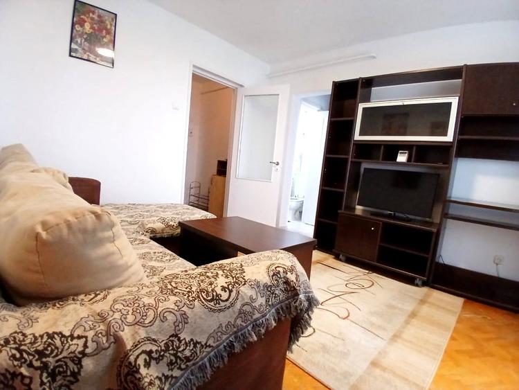 Apartament cu 3 camere decomandat, mobilat în Podu Roș
