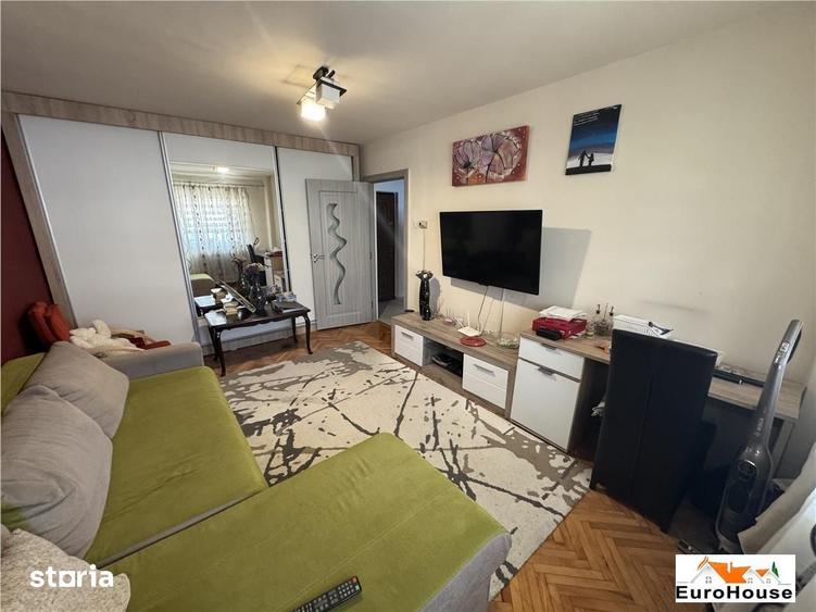 Apartament cu 3 camere decomandat în Cetate