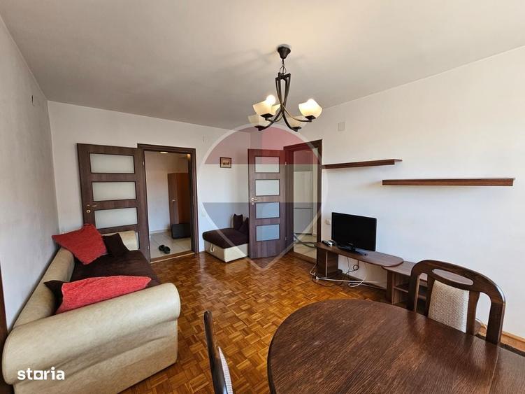 Apartament cu 3 camere semidecomandat în Central