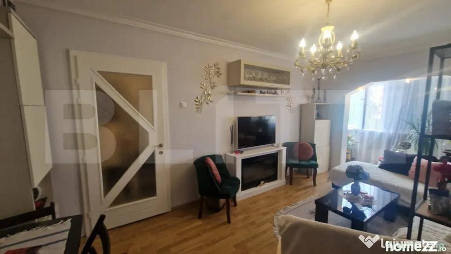 Apartament cu 4 camere decomandat în Central