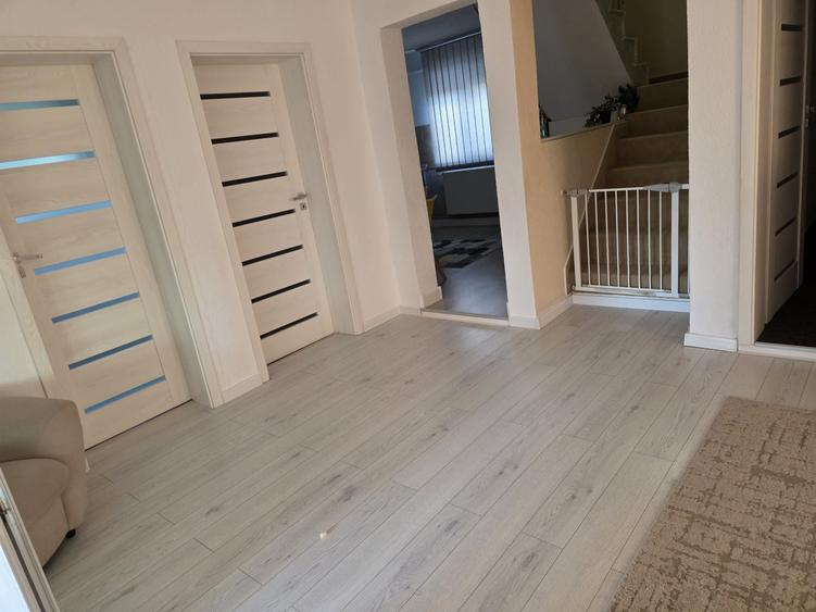 Casă cu 4 camere cu Teren 400 Mp în Utvin