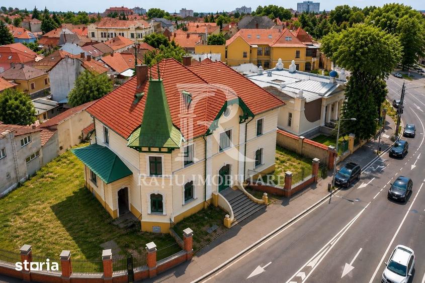 Casă cu 10 camere cu Teren 1308 Mp în Central