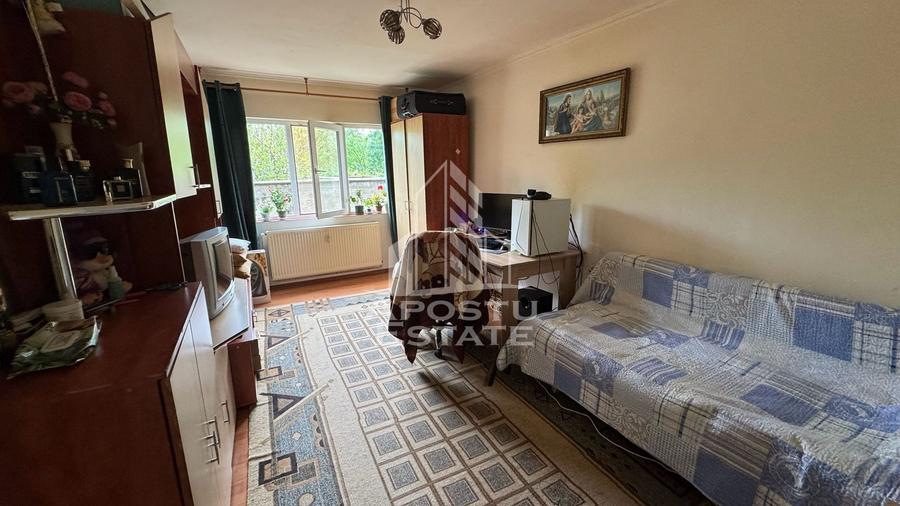 Apartament cu 2 camere semidecomandat în Lipovei