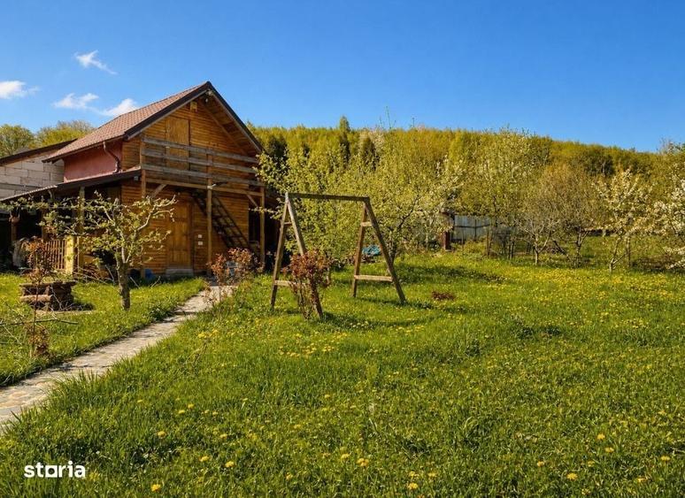 Casă cu 3 camere cu Teren 2100 Mp în Central