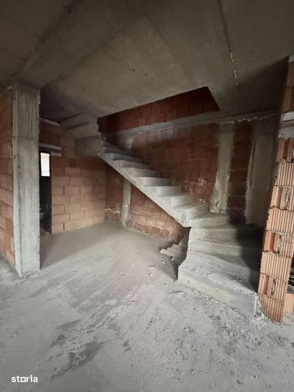 Casă cu 4 camere în Central