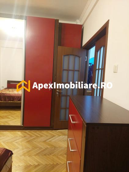 Apartament cu 3 camere semidecomandat, mobilat în Eminescu