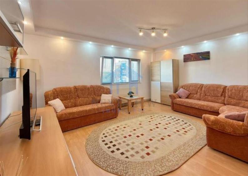 Apartament cu 3 camere decomandat în Plopilor