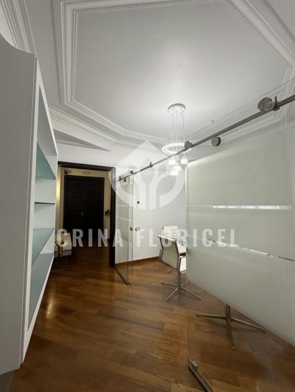 Apartament cu 5 camere decomandat în Calea Victoriei