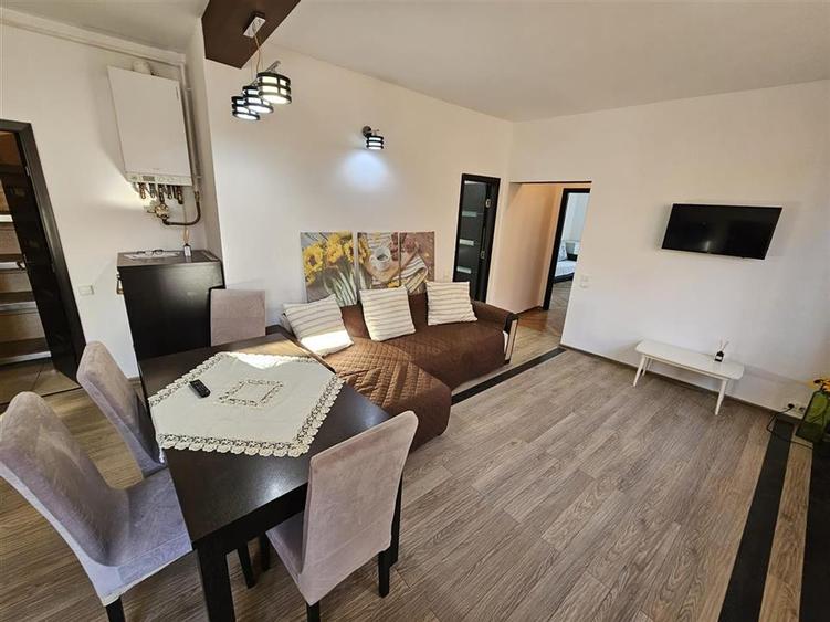 Apartament cu 3 camere decomandat, mobilat în Centrul Istoric