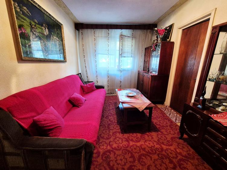 Apartament cu 3 camere semidecomandat în Inel II