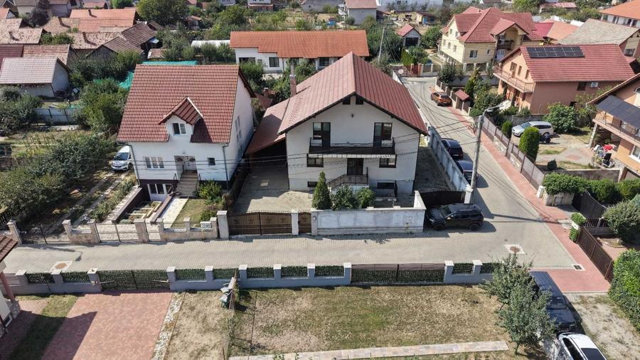 Casă cu 4 camere în Bărăbanț