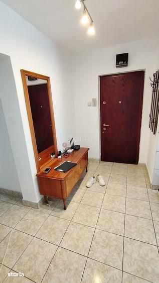 Apartament cu 3 camere în Tractorul