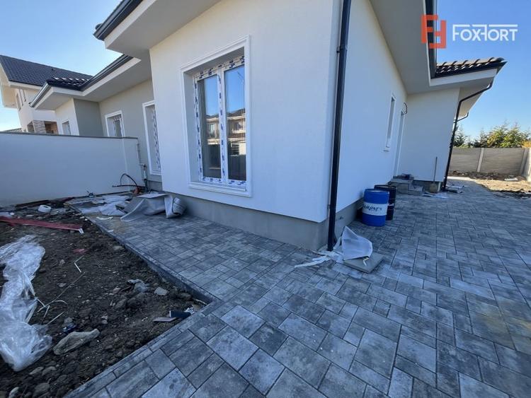 Duplex cu 4 camere cu Canalizare în Moșnița Nouă