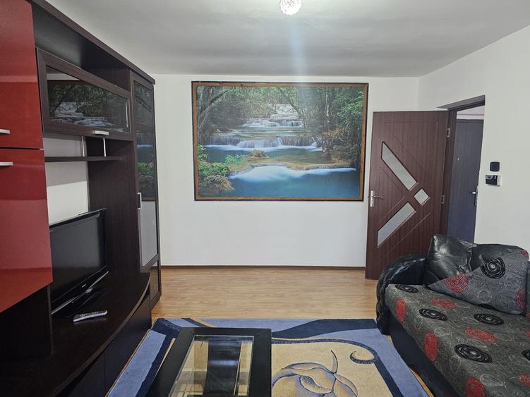 Apartament cu 2 camere decomandat în Petroșani