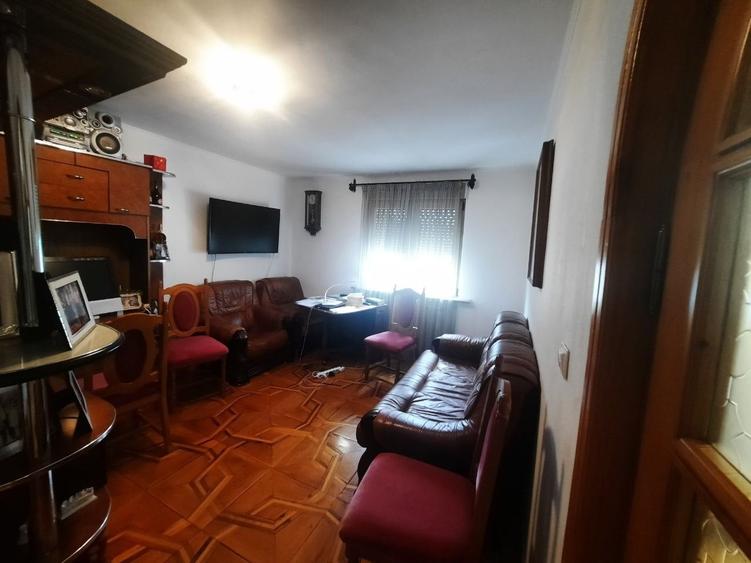 Apartament cu 3 camere în Calea Romanului