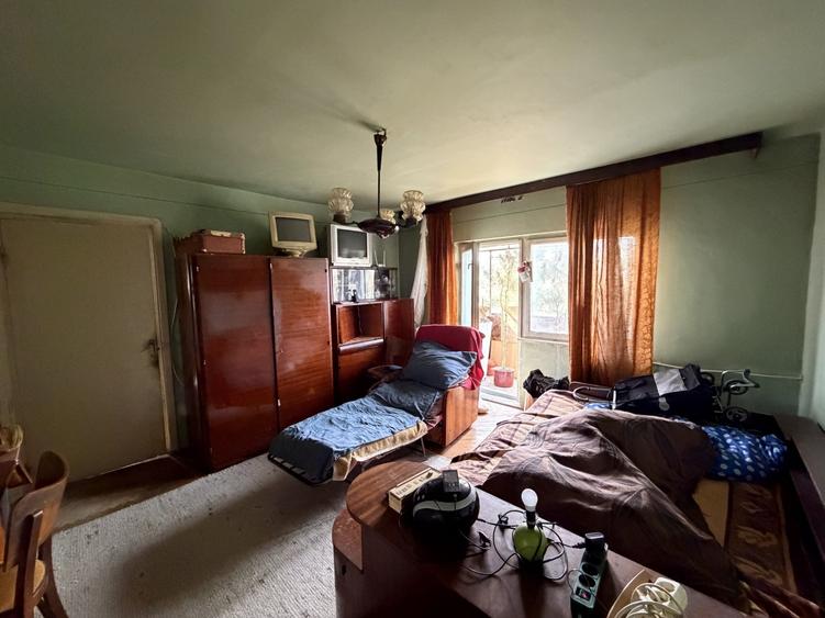 Apartament cu 2 camere semidecomandat în Aradului