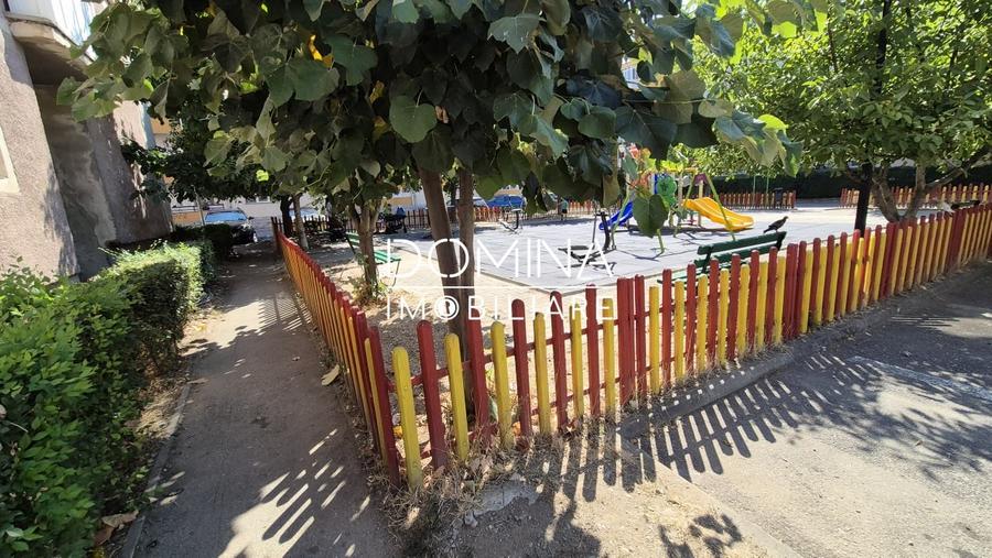 Apartament cu 3 camere decomandat, mobilat în Sud