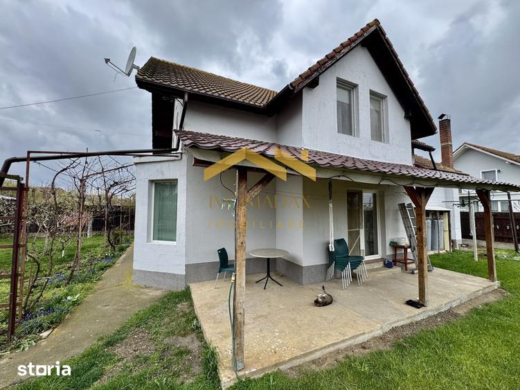 Casă cu 5 camere cu Teren 430 Mp în Sânmihaiu Român