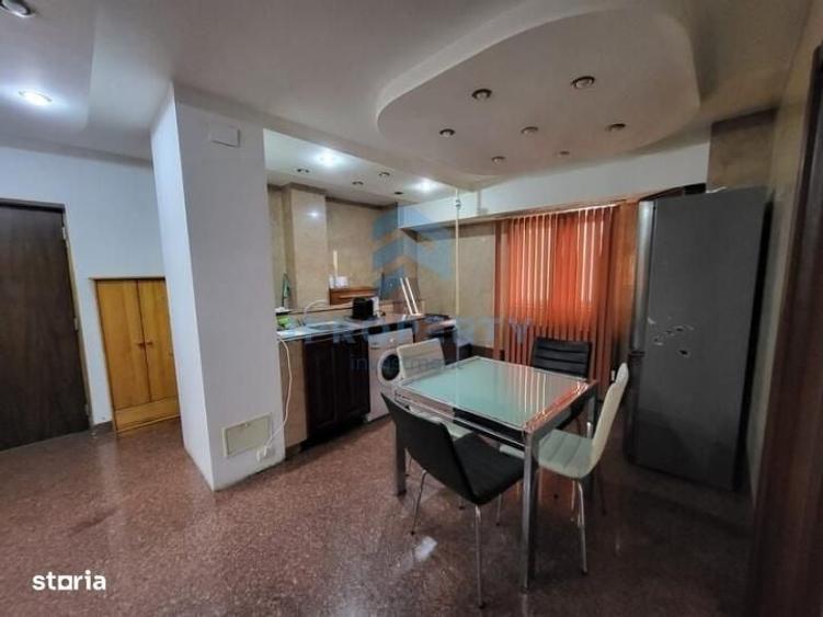Apartament cu 3 camere semidecomandat în P-ța Muncii